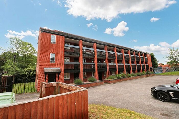 2 Bedroom Apartment To Rent In Yew Tree Avenue, Nottingham, NG5