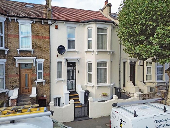 4 Bedroom House For Sale In Lampard Grove, Stamford Hill, N16