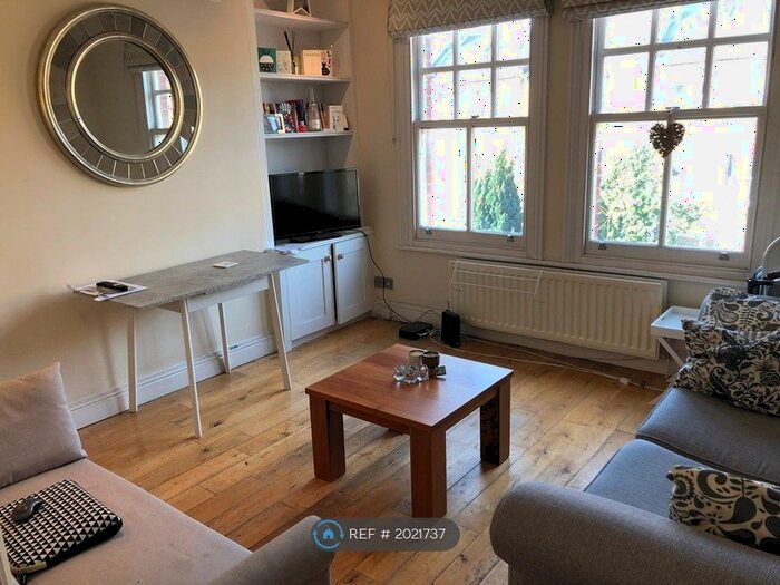 3 Bedroom Flat To Rent In Queenstown Road, London, SW8