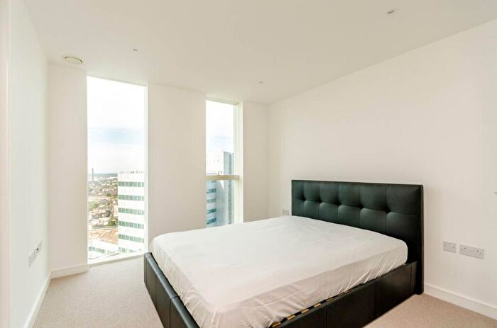 2 Bedroom Flat For Sale In Saffron Central Square, Croydon, CR0