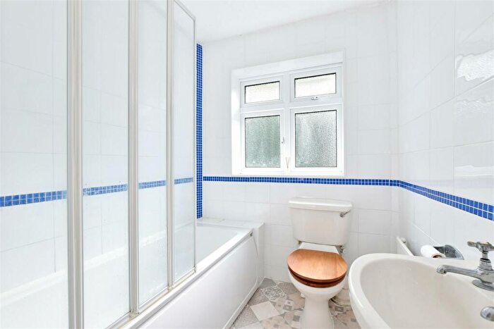 2 Bedroom Detached Bungalow To Rent In Westover Road, High Wycombe, HP13