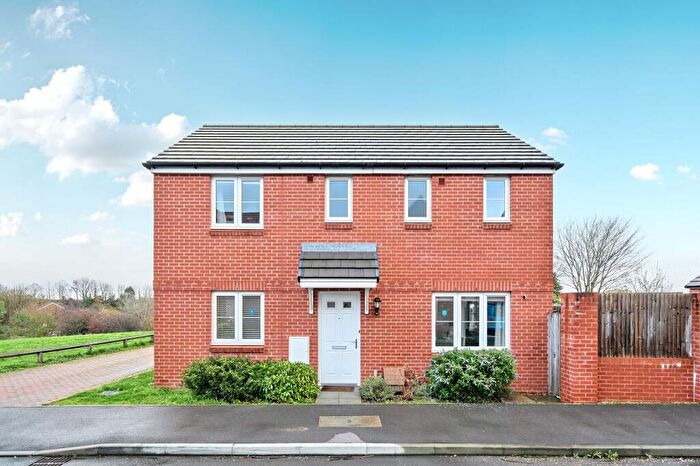 3 Bedroom Detached House For Sale In Lambert Drive, Salisbury, SP2