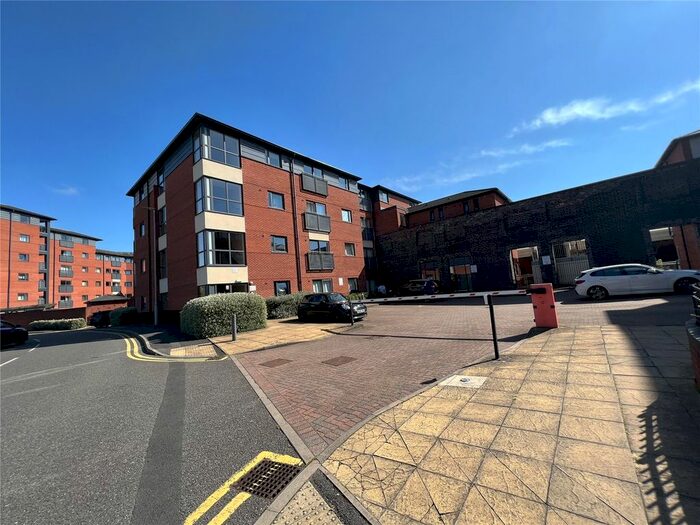 2 Bedroom Flat To Rent In Broad Gauge Way, Wolverhampton, West Midlands, WV10