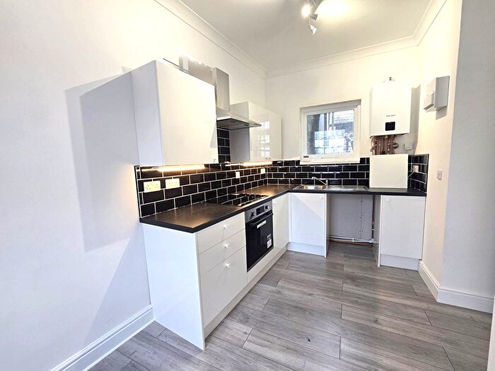 2 Bedroom Flat To Rent In Princes Street, Penzance, TR18