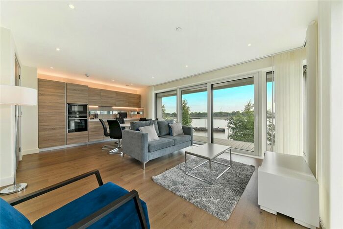 3 Bedroom Flat To Rent In Duke Of Wellington Avenue, Royal Arsenal, London, SE18