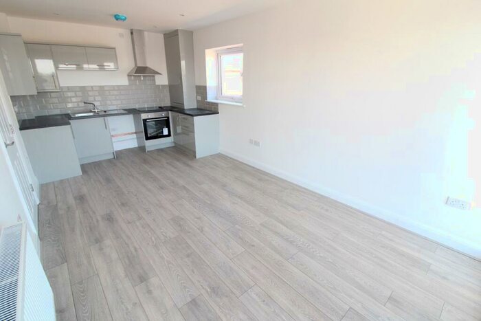 2 Bedroom Apartment To Rent In Viscount House, Rochford Road, Southend-on-Sea, SS2