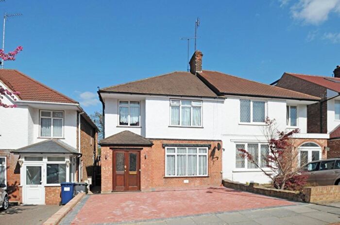 3 Bedroom Semi-Detached House To Rent In Nethercourt Avenue, Woodside Park, N3