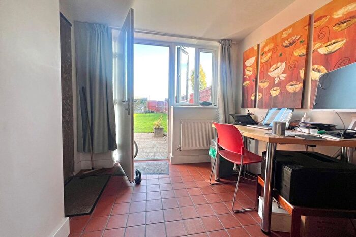 3 Bedroom Terraced House For Sale In Windmill Road, Aldershot, Hampshire, GU12