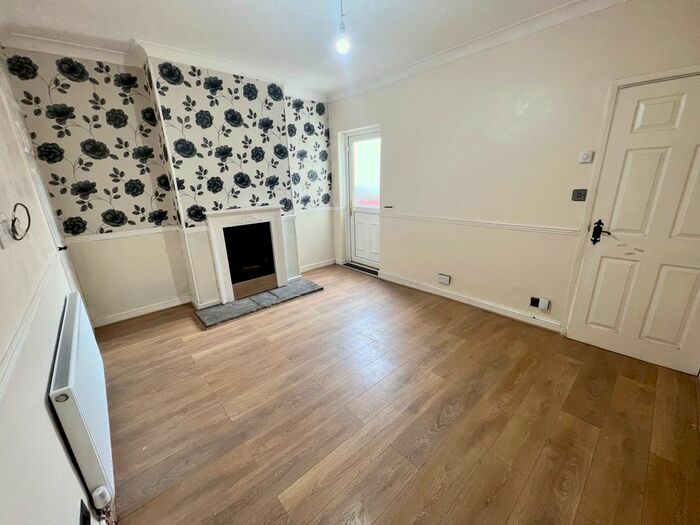 3 Bedroom End Of Terrace House To Rent In Rosebery Road, Gillingham, ME7