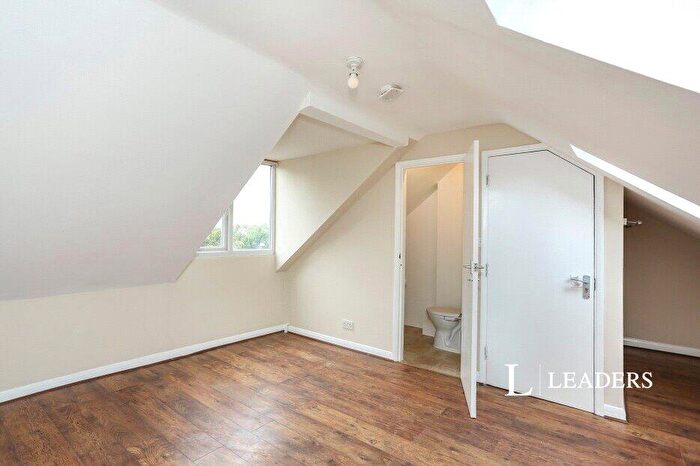 3 Bedroom Flat To Rent In Sundridge Parade, Plaistow Lane, Bromley, BR1