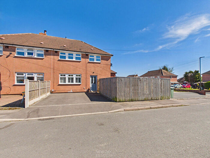 3 Bedroom Semi Detached House For Sale In Ashbourne Avenue, Clay Cross, S45