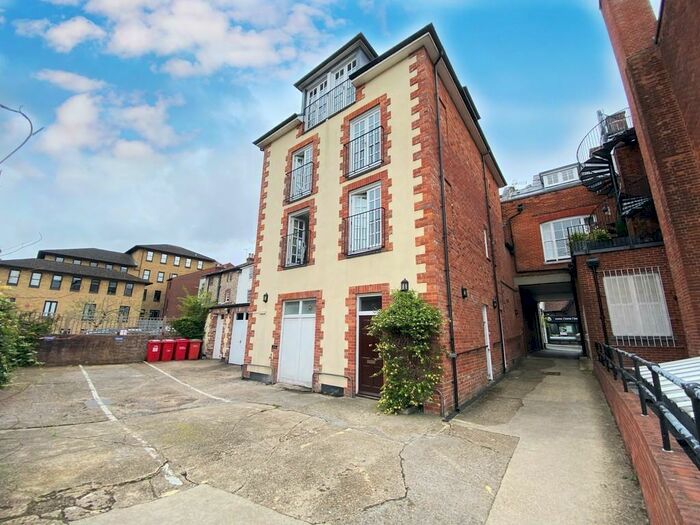 3 Bedroom Apartment To Rent In Jewry Street, Winchester, SO23