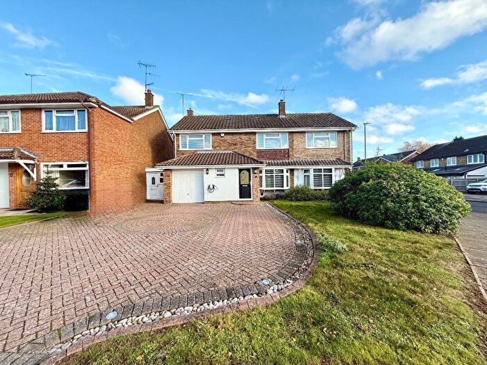 5 Bedroom Detached House For Sale In Foxbury Close, Luton, LU2