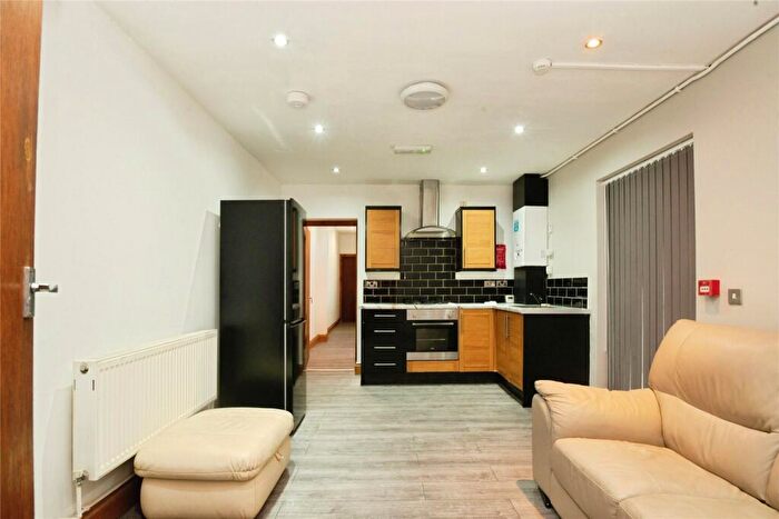 3 Bedroom Flat To Rent In Claude Road, Roath, Cardiff, CF24