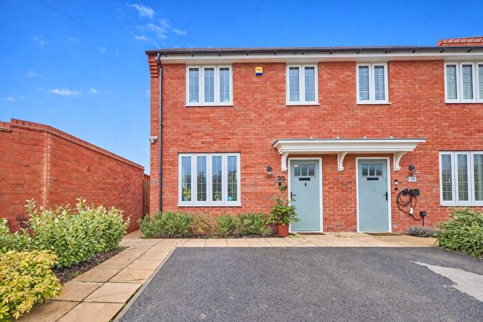 3 Bedroom Semi Detached House For Sale In Stock Dove Close, Hinckley, LE10