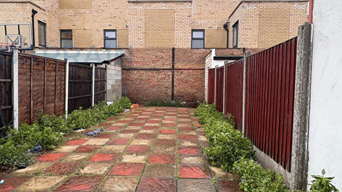 4 Bedroom Terraced House To Rent In Thorpe Road, London, East Ham, E6