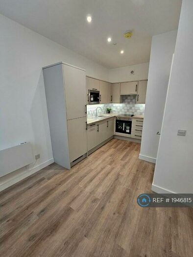 2 Bedroom Maisonette To Rent In Arcot Street, Penarth, CF64