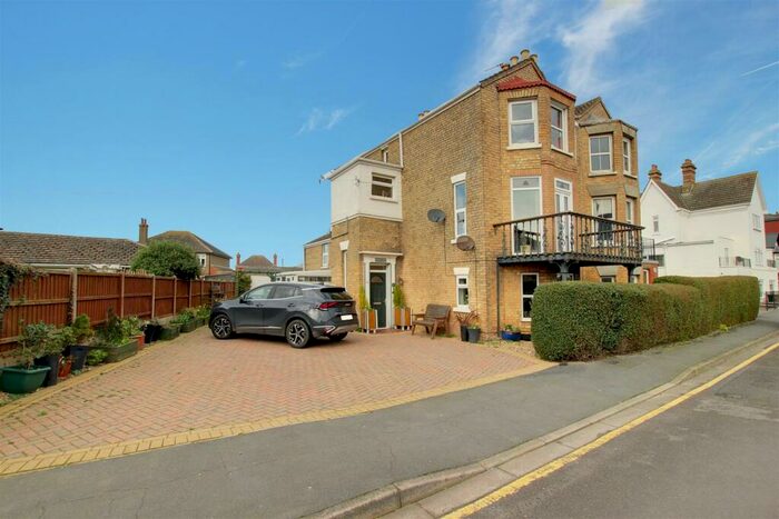4 Bedroom Semi-Detached House For Sale In Marine Avenue, Sutton-On-Sea, LN12