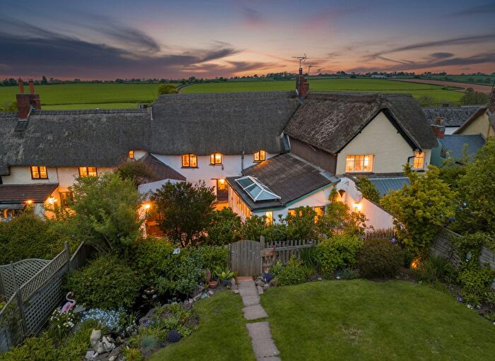 3 Bedroom Property For Sale In Bow, Crediton, EX17