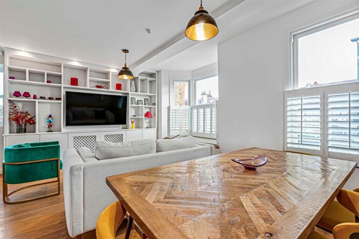 3 Bedroom Maisonette To Rent In White Hart Lane, Barnes, SW13