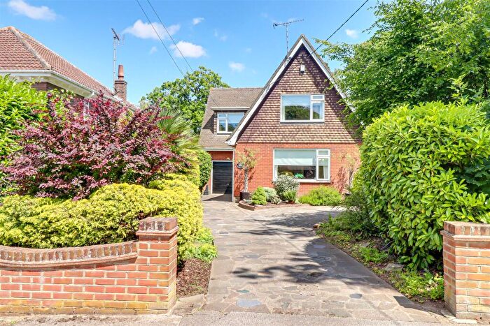 3 Bedroom Detached House For Sale In Thundersley Grove, Benfleet, SS7