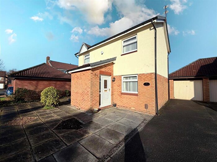 3 Bedroom Detached House For Sale In Arundale, Westhoughton, Bolton, BL5