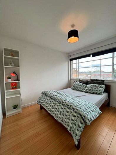 2 Bedroom Flat To Rent In Mare Street, London, E8