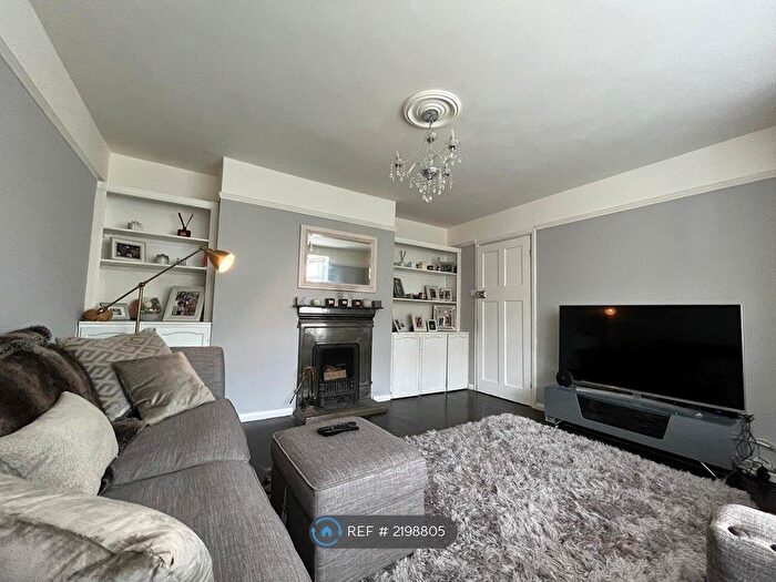 3 Bedroom Terraced House To Rent In Norcot Road, Reading, RG30