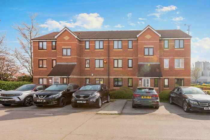 1 Bedroom Flat To Rent In Cherry Blossom Close, Palmers Green, London, N13