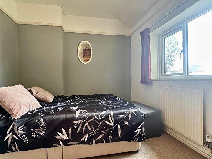 3 Bedroom Semi-Detached House For Sale In Wykham Place, Banbury - Large Extension, OX16