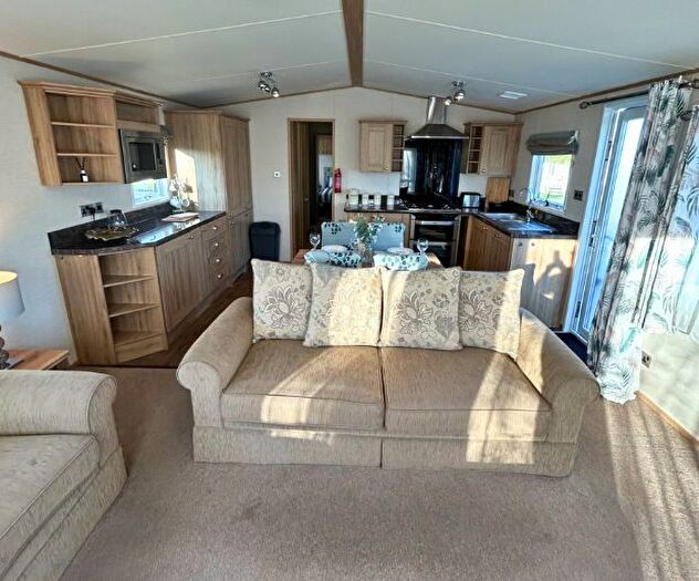 3 Bedroom Park Home For Sale In Broadway Lane, South Cerney, Cirencester, GL7