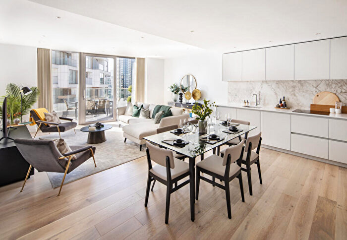 3 Bedroom Property To Rent In Water Street, South Quay, E14