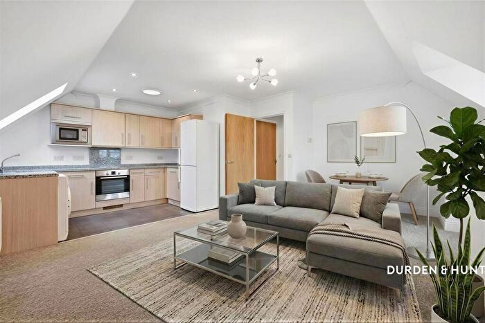 1 Bedroom Apartment For Sale In Butts Green Road, Hornchurch, RM11