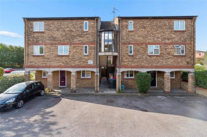 2 Bedroom Apartment For Sale In Riffams Drive, Basildon, Essex, SS13
