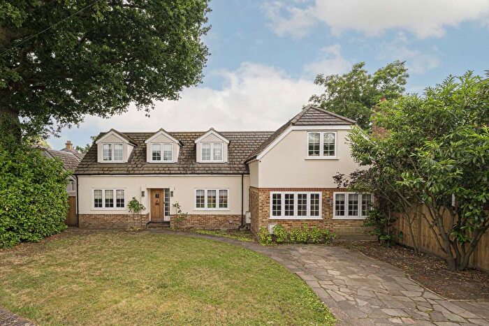 4 Bedroom Detached House For Sale In Hanworth Road, Hampton, TW12