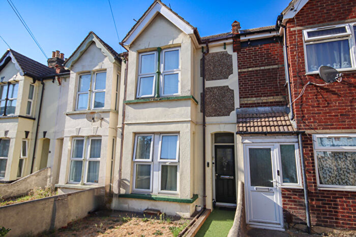 3 Bedroom Terraced House For Sale In Rainham Road, Gillingham, ME7
