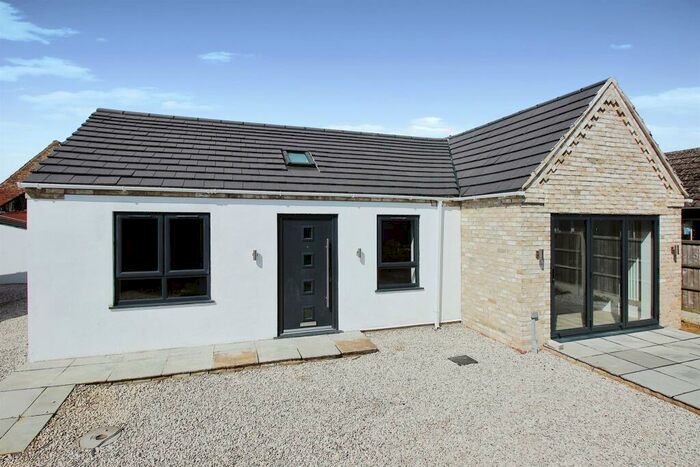 2 Bedroom Detached Bungalow For Sale In Silver Street, Bardney, Lincoln, LN3