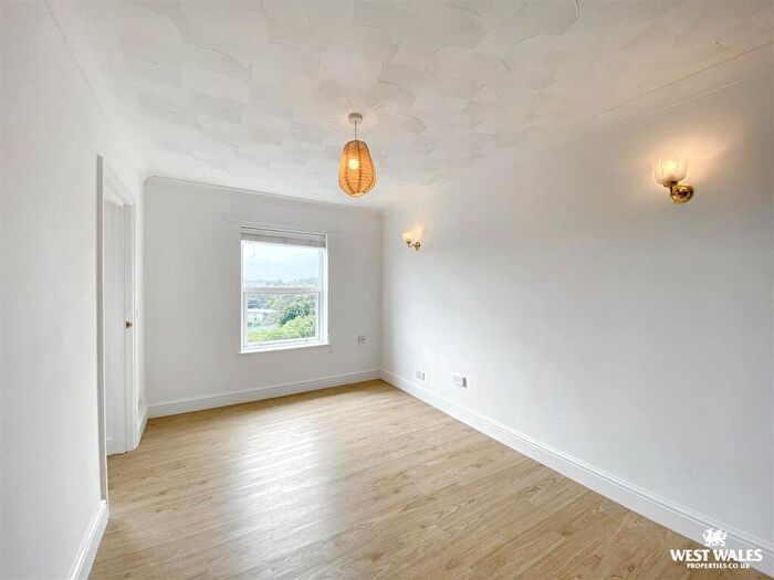 2 Bedroom Apartment For Sale In Station Road, Tenby, SA70