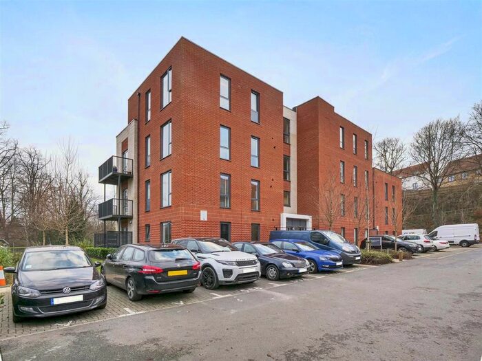 1 Bedroom Flat To Rent In Iron Railway Close, Coulsdon CR5