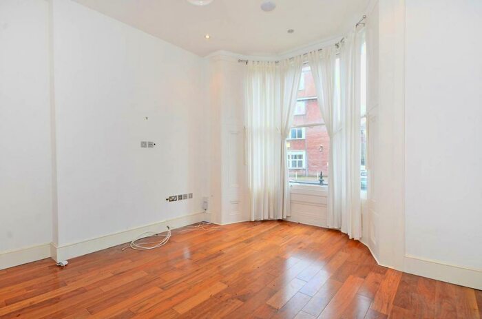 1 Bedroom Flat To Rent In Shacklewell Lane, Dalston, London, E8