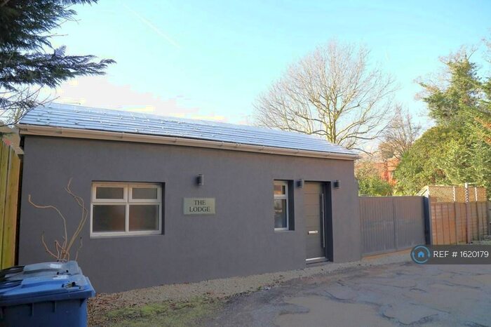 2 Bedroom Bungalow To Rent In Elscot House, London, N3