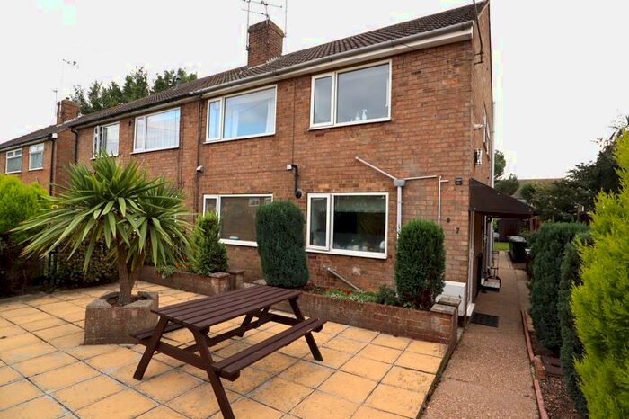 2 Bedroom Flat To Rent In Woodfield Close, Lincoln, LN6