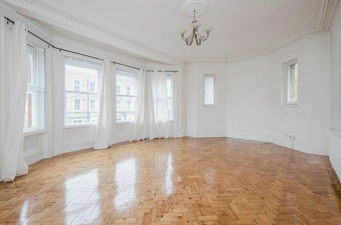 2 Bedroom Flat To Rent In Warwick Road, London, SW5