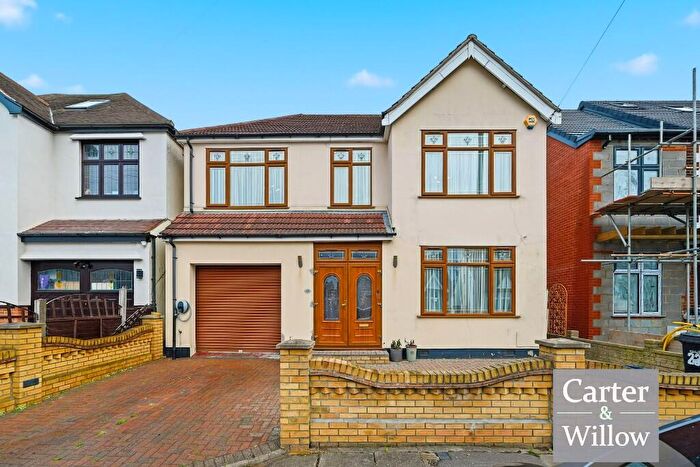 4 Bedroom Detached House For Sale In Budoch Drive, Ilford, IG3