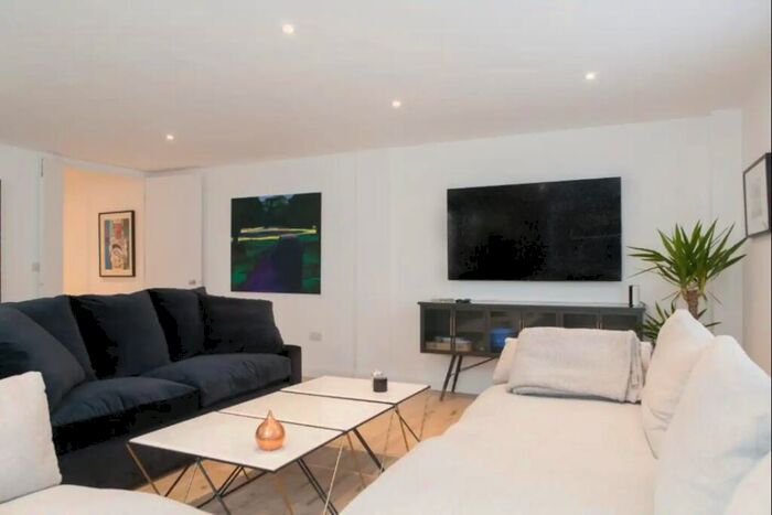 2 Bedroom Flat To Rent In Glassworks Studios, Basing Place, E2