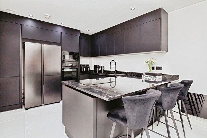 2 Bedroom Flat For Sale In Navigation Street, Manchester, Greater Manchester, M4