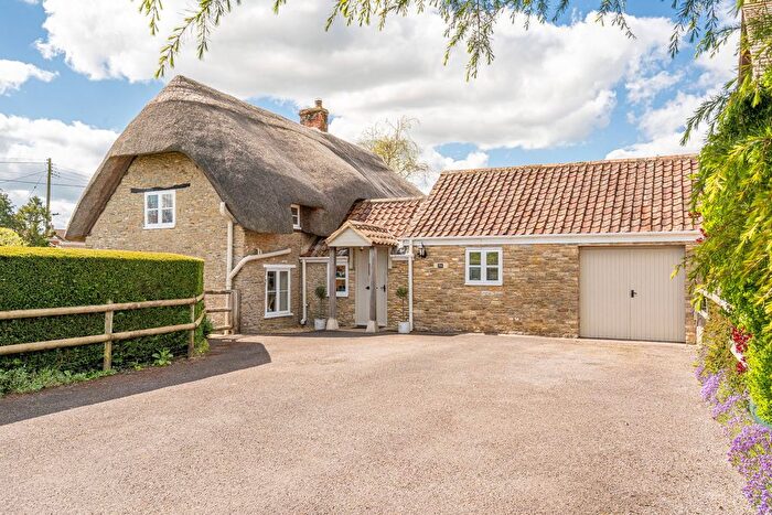 4 Bedroom Cottage For Sale In High Street, Sutton Benger, SN15