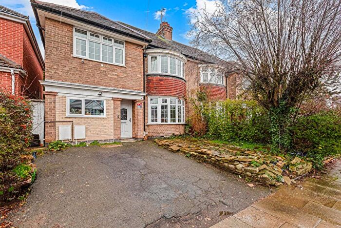 4 Bedroom Semi Detached House For Sale In Kingsway Road, Leicester, LE5