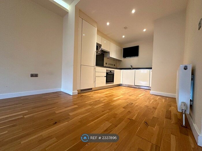 1 Bedroom Flat To Rent In Kingsland Road, London, E2