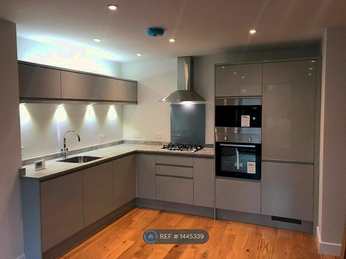 2 Bedroom Flat To Rent In Canning Road, Croydon, CR0